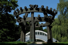 POMNIK PIWNICY POD BARANAMI, 2000, brąz, Kraków