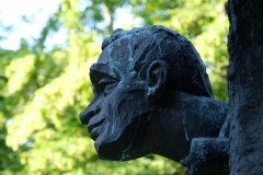 POMNIK PIWNICY POD BARANAMI, 2000, Jerzy Pilitowski