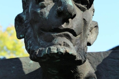 POMNIK PIWNICY POD BARANAMI, 2000, Piotr Skrzynecki