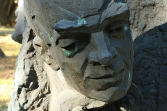POMNIK PIWNICY POD BARANAMI, 2000, Jerzy Pilitowski