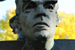 POMNIK PIWNICY POD BARANAMI, 2000, Jan Kanty Pawluśkiewicz