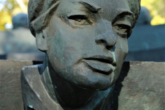 POMNIK PIWNICY POD BARANAMI, 2000, Anna Dymna