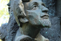 POMNIK PIWNICY POD BARANAMI, 2000, Kazimierz Wiśniak