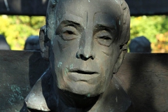 POMNIK PIWNICY POD BARANAMI, 2000, Marek Pacuła