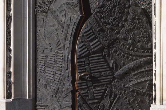 DRZWI PRZEDSTAWIAJĄCE MARTYROLOGIĘ NARODU POLSKIEGO PODCZAS OKUPACJI HITLEROWSKIEJ, 1981, fragment