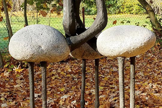 FLAMINGI, 1996, granit, brąz