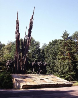 POMNIK PARTYZANTÓW POLSKICH I RADZIECKICH, 1974, brąz, aluminium, 19 m, Lasy Janowskie, Porytowe Wzgórze