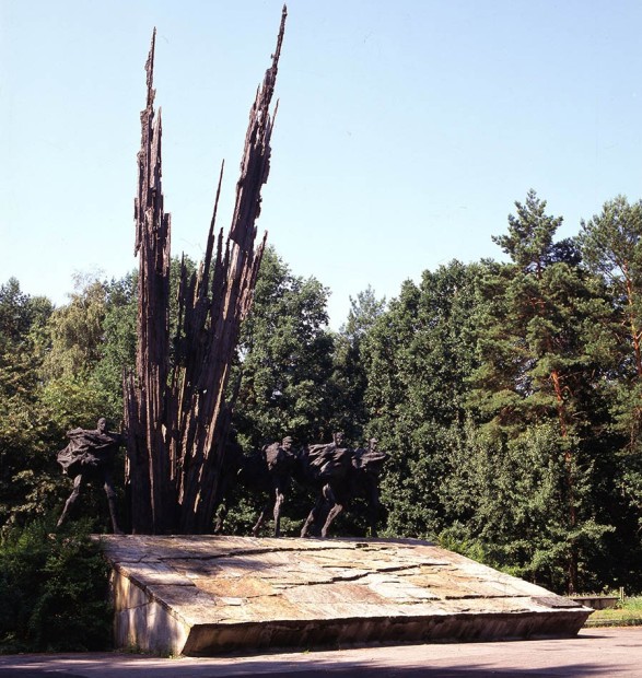 MONUMENT TO THE POLISH AND SOVIET PARTISANS, 1974, bronze, aluminium, 19 m, Janowskie Forests, Porytowe Hill