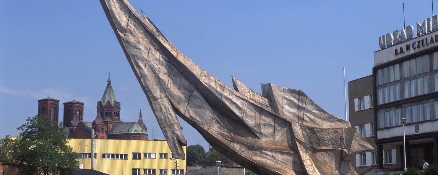 MONUMENT TO THE FIRST MUNICIPAL COMMUNE, 1979, stainless sheet metal, 15 m, Czeladź