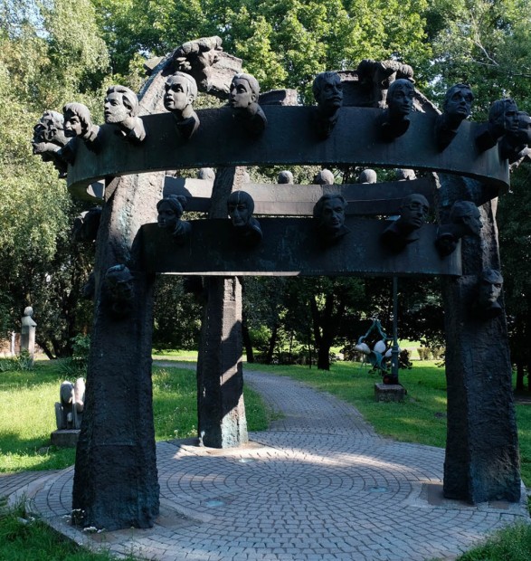 MONUMENT TO PIWNICA POD BARANAMI, 2000