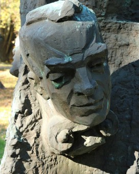 MONUMENT TO PIWNICA POD BARANAMI, 2000, Jerzy Pilitowski