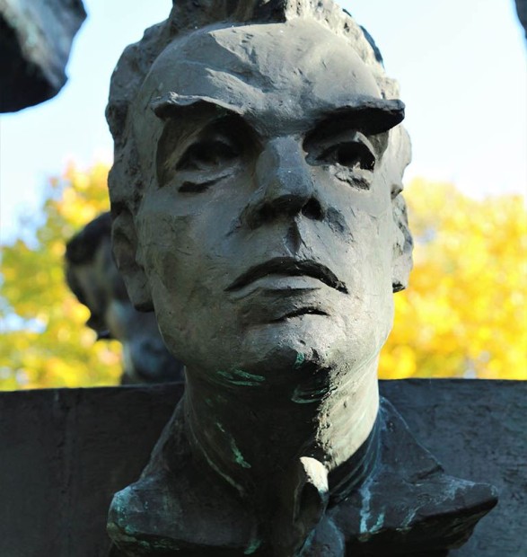 MONUMENT TO PIWNICA POD BARANAMI, 2000, Jan Kanty Pawluśkiewicz