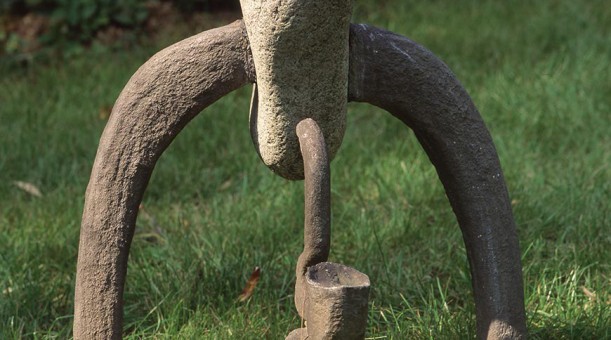 Z CYKLU NAŁOGOWCY, 1959, granit, aluminium