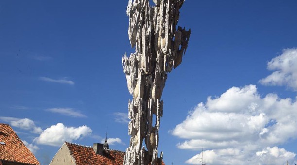 STALAKTYT ATOMOWY, 1987, granit, aluminium