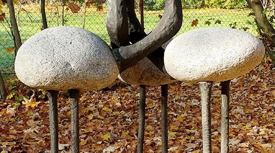 FLAMINGI, 1996, granit, brąz